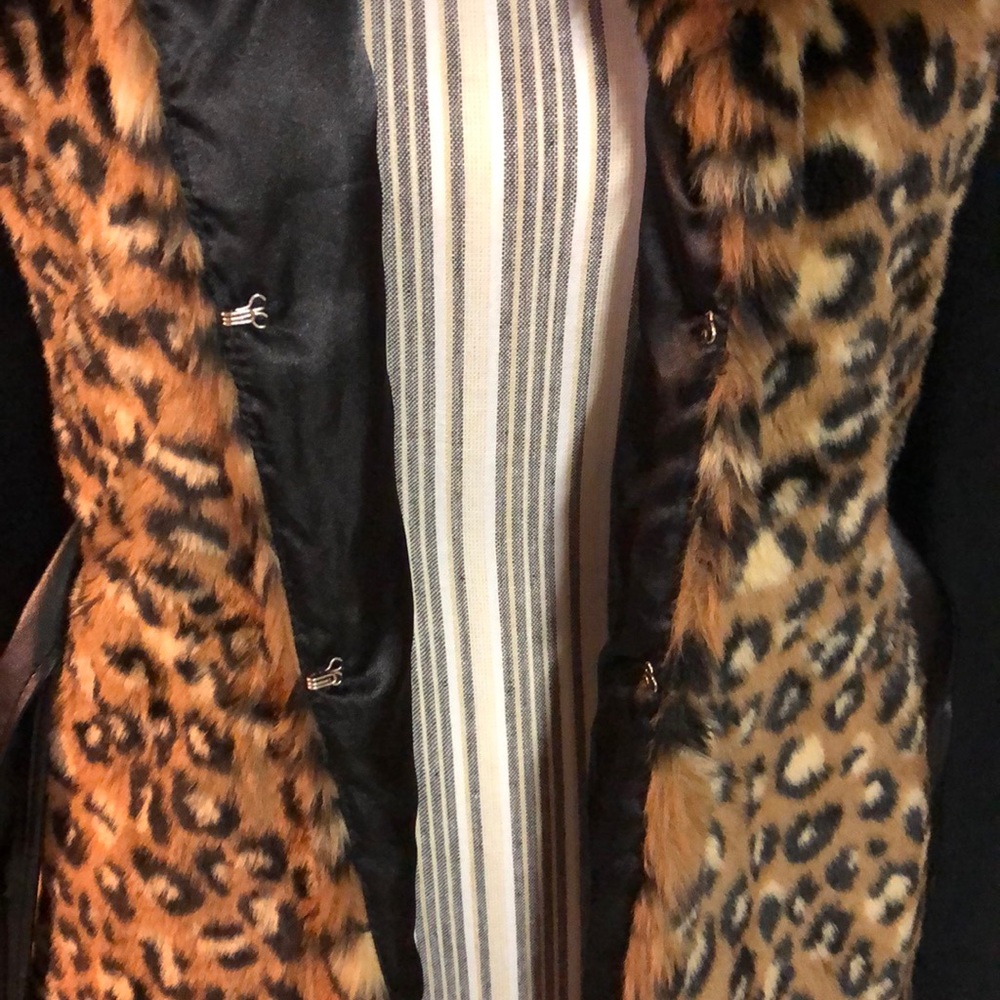 Forever 21 Faux Fur Vest w/ Belt Sz: Small - Picture 5 of 8